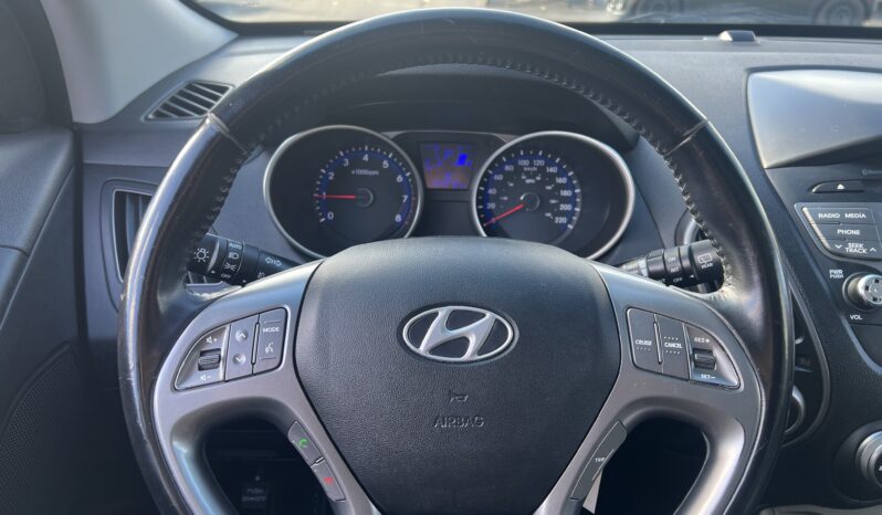 14 Hyundai Tucson NEW BRAKES AND TIRES! full